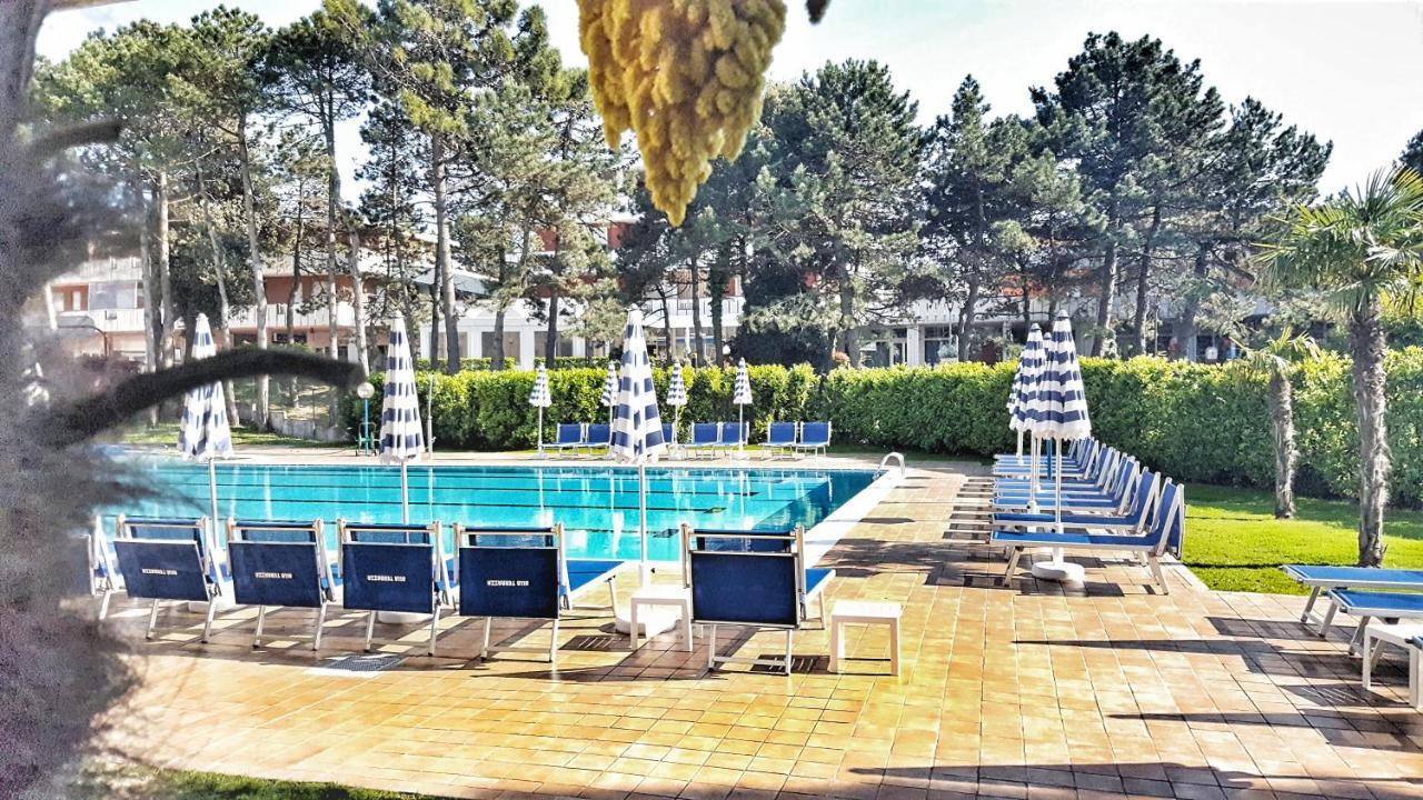 Hotel Alla Terrazza Bibione Esterno foto